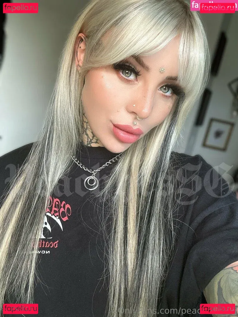 Peachhes SG Onlyfans Photo Gallery 