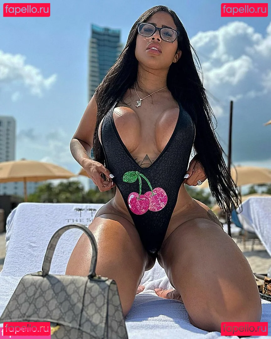 Karen Havary Onlyfans Photo Gallery 