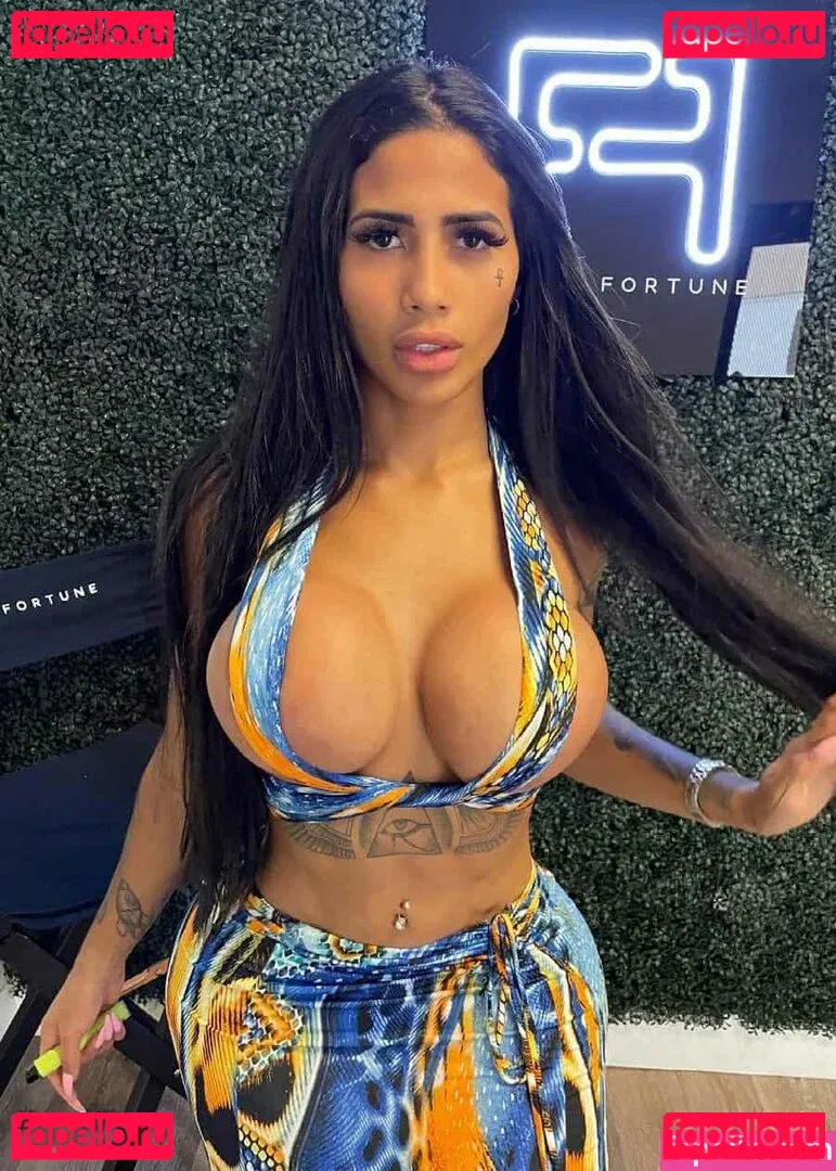 Karen Havary Onlyfans Photo Gallery 