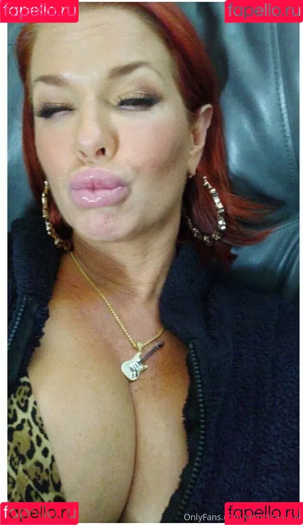 veronicaavluv Onlyfans Photo Gallery 