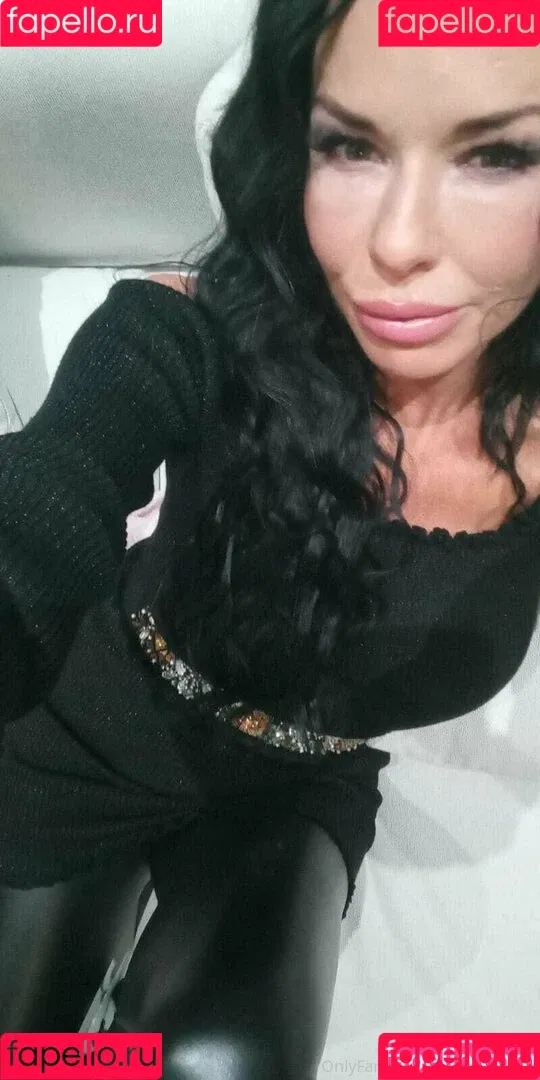 veronicaavluv Onlyfans Photo Gallery 