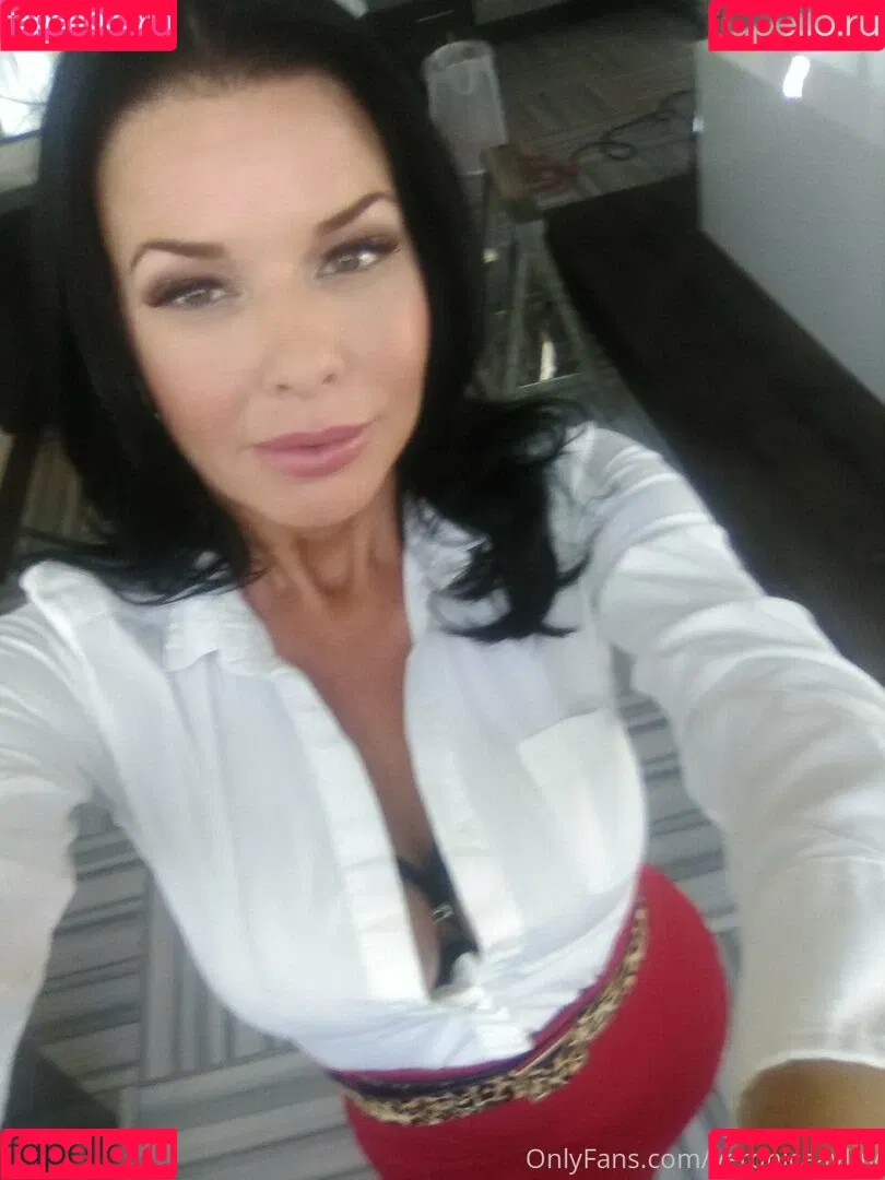veronicaavluv Onlyfans Photo Gallery 