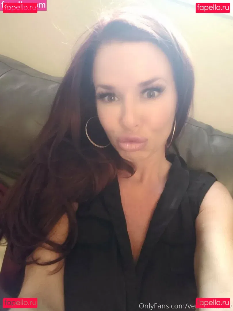 veronicaavluv Onlyfans Photo Gallery 