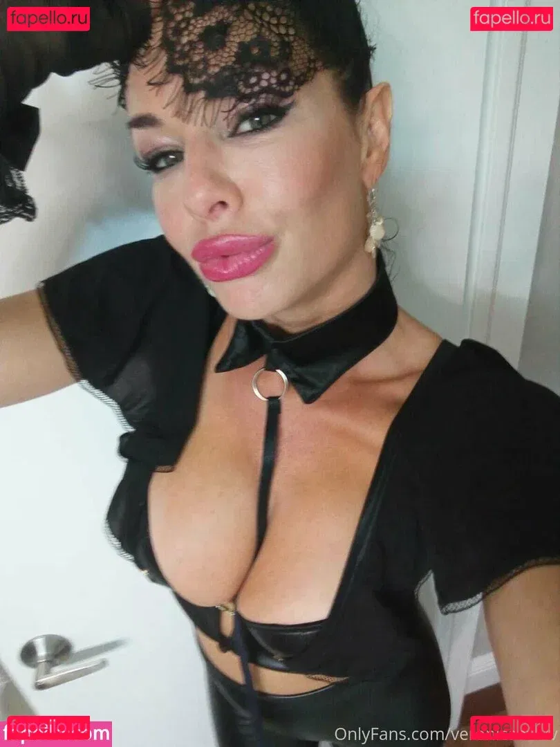 veronicaavluv Onlyfans Photo Gallery 