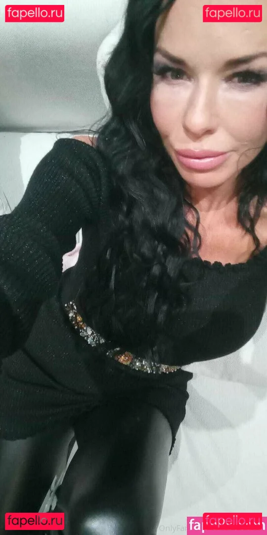 veronicaavluv Onlyfans Photo Gallery 