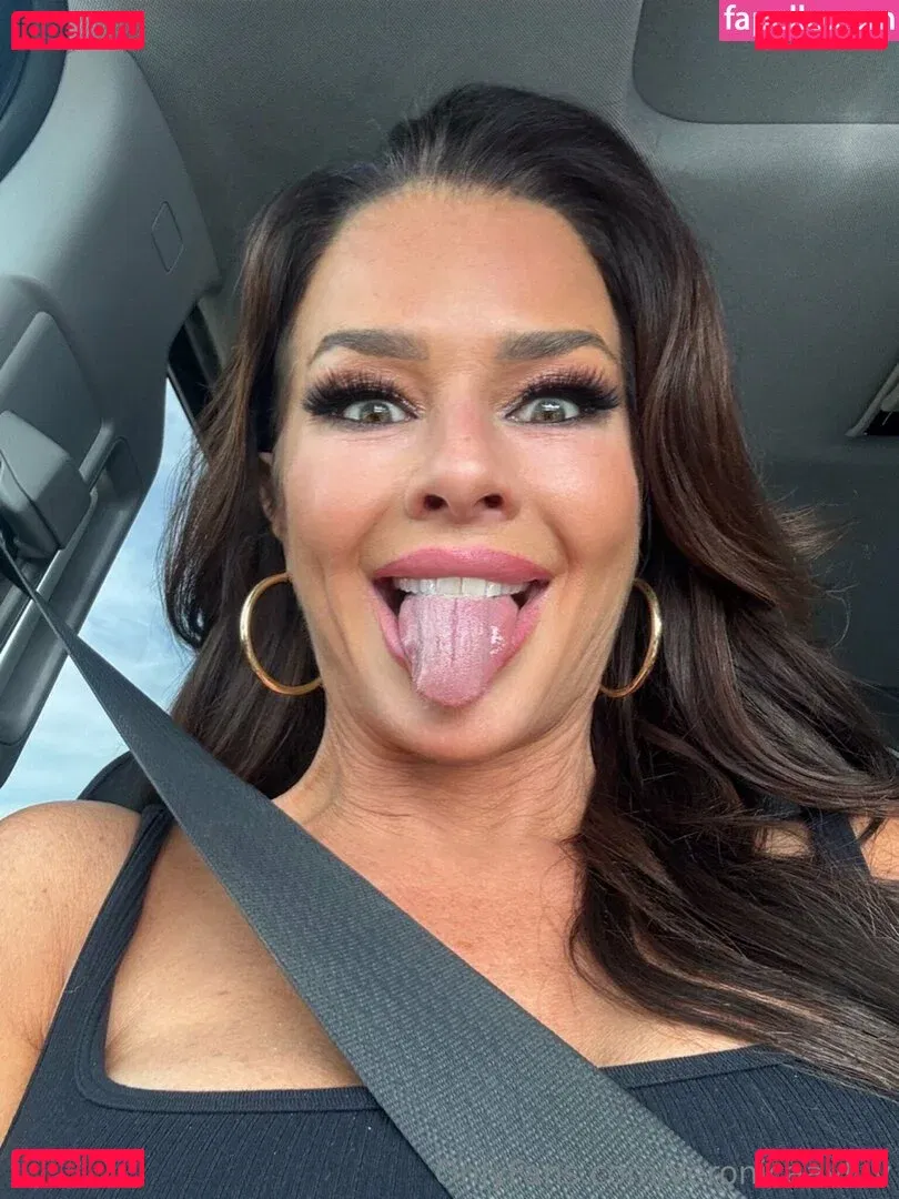 veronicaavluv Onlyfans Photo Gallery 