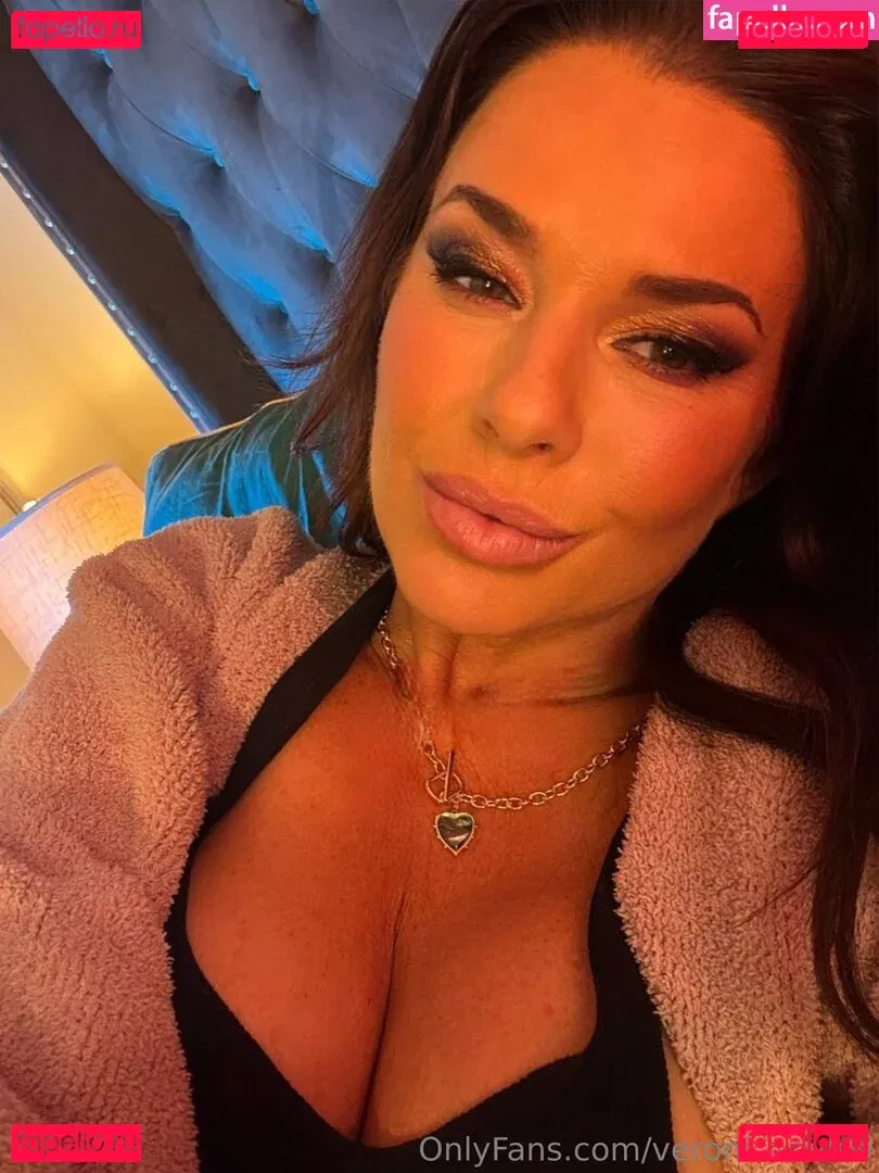 veronicaavluv Onlyfans Photo Gallery 
