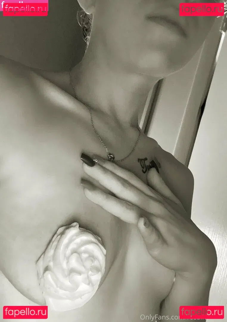 rosalieduthe Onlyfans Photo Gallery 