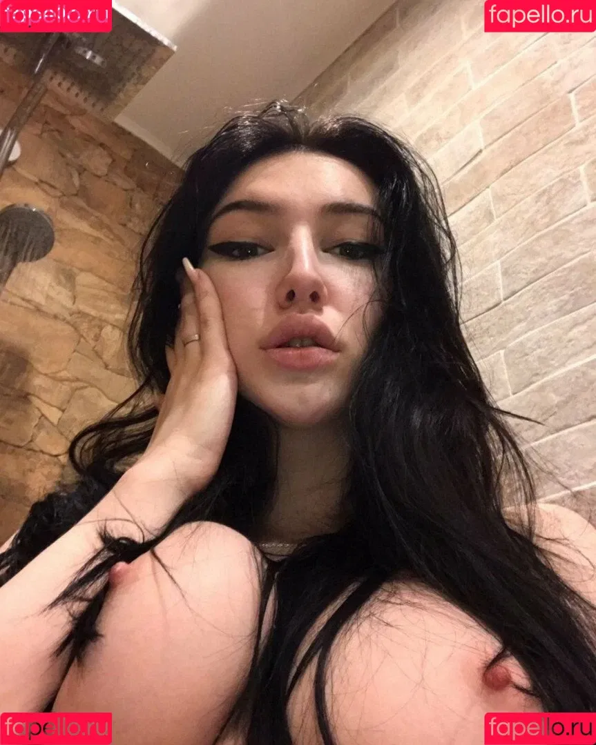 SadAndWet Onlyfans Photo Gallery 