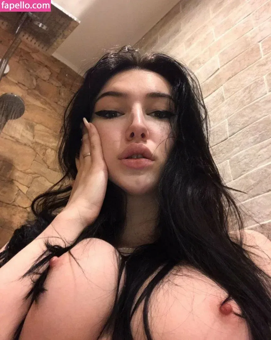 SadAndWet Onlyfans Photo Gallery 