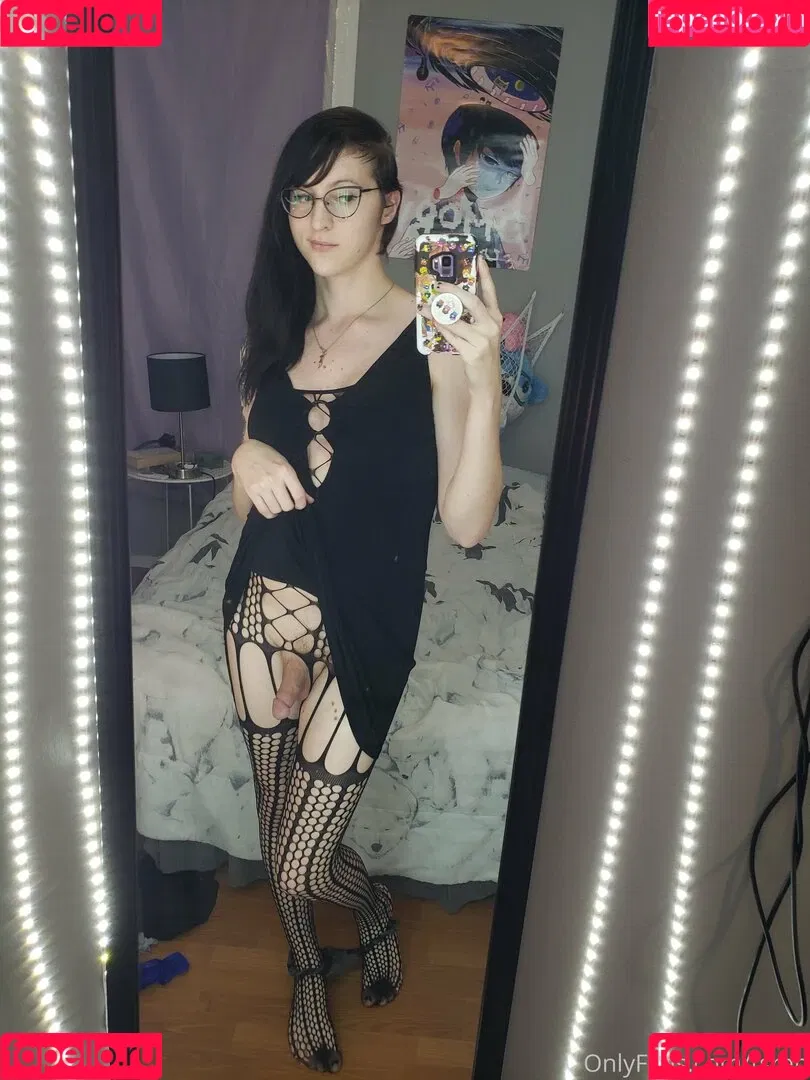 gothravemom Onlyfans Photo Gallery 