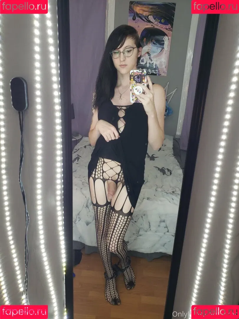 gothravemom Onlyfans Photo Gallery 