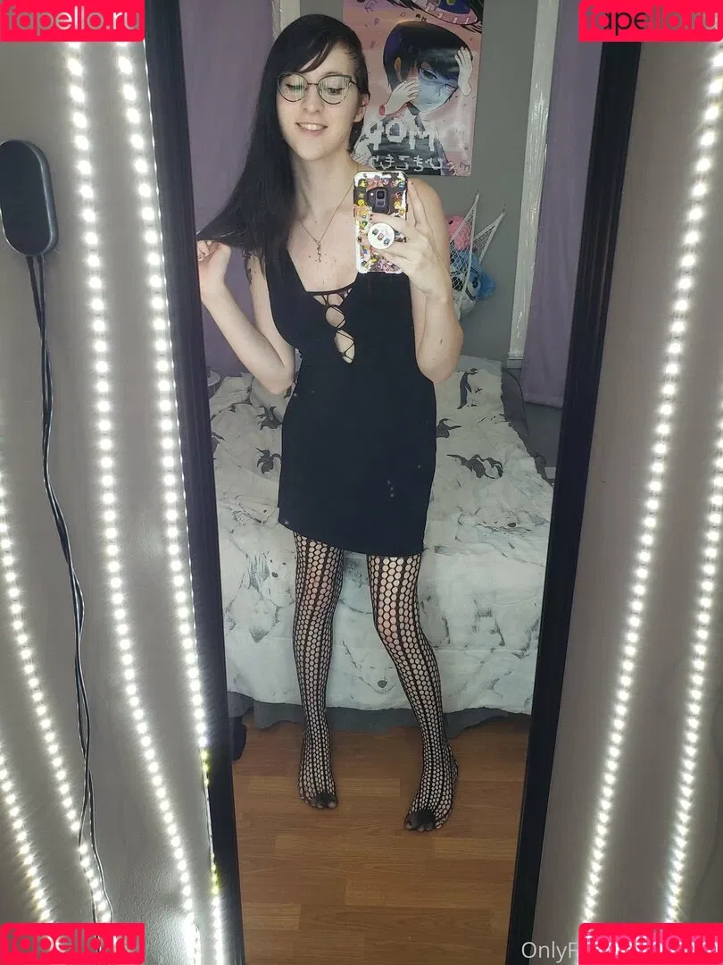 gothravemom Onlyfans Photo Gallery 