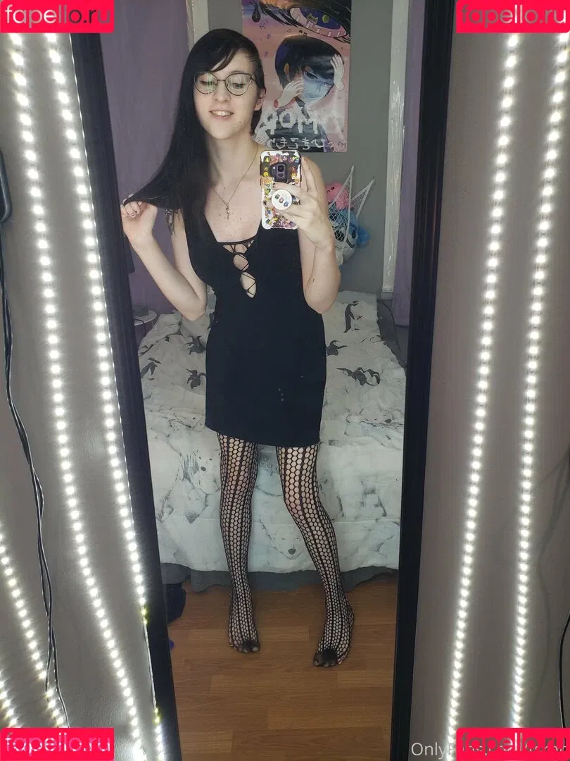 gothravemom Onlyfans Photo Gallery 