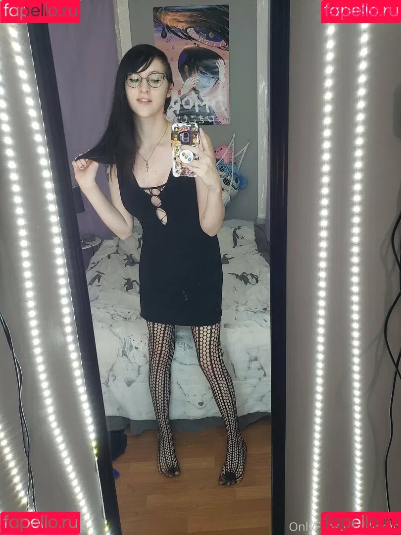 gothravemom Onlyfans Photo Gallery 