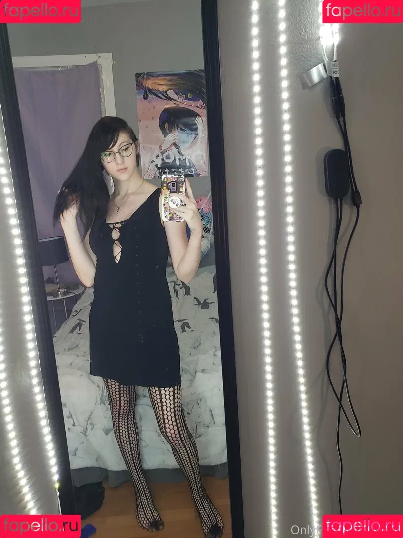 gothravemom Onlyfans Photo Gallery 