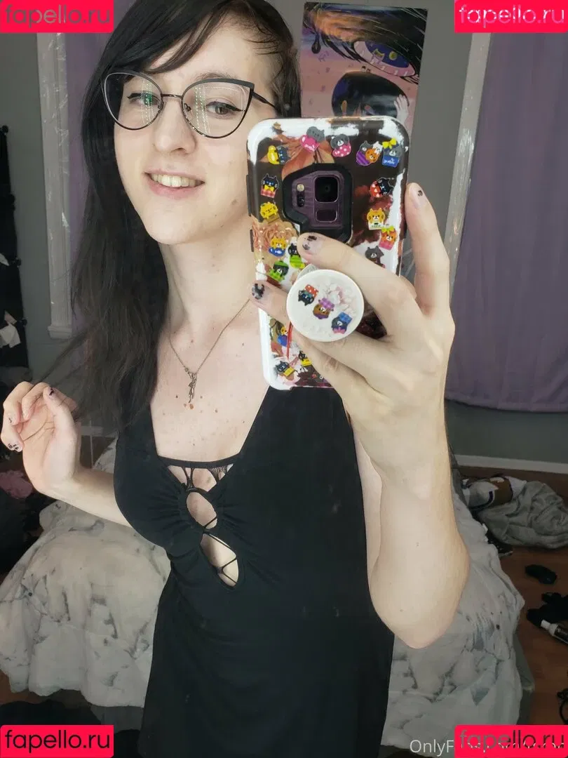 gothravemom Onlyfans Photo Gallery 