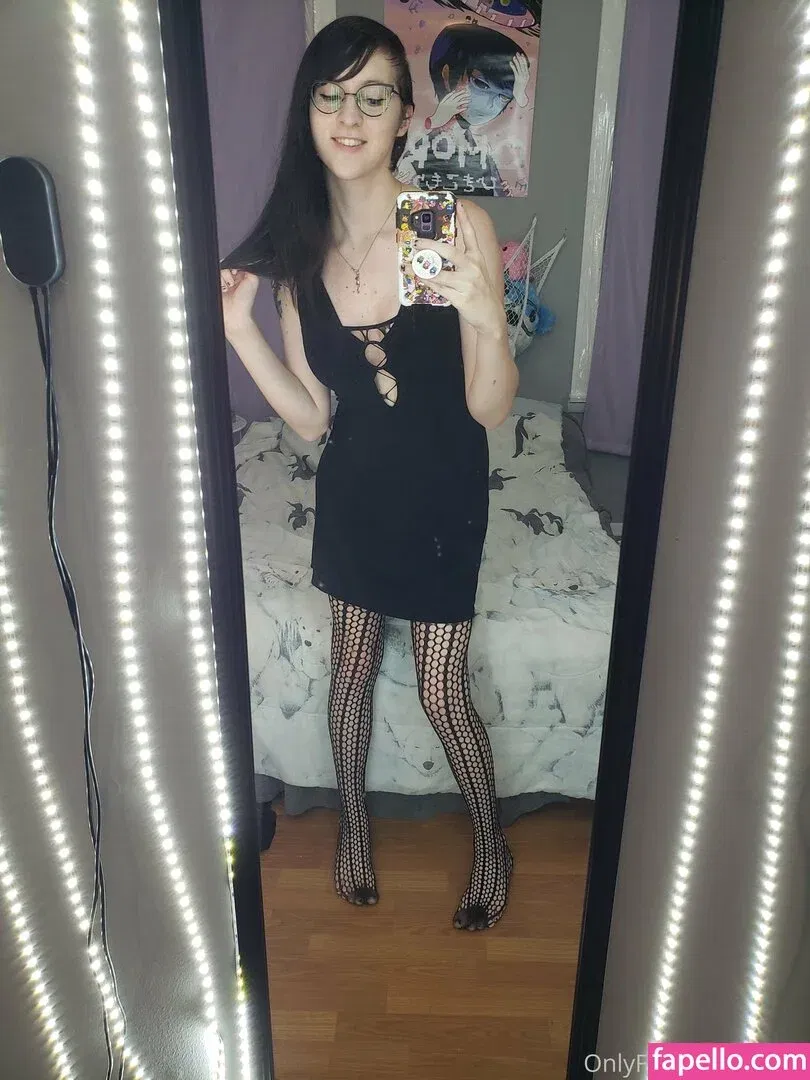 gothravemom Onlyfans Photo Gallery 