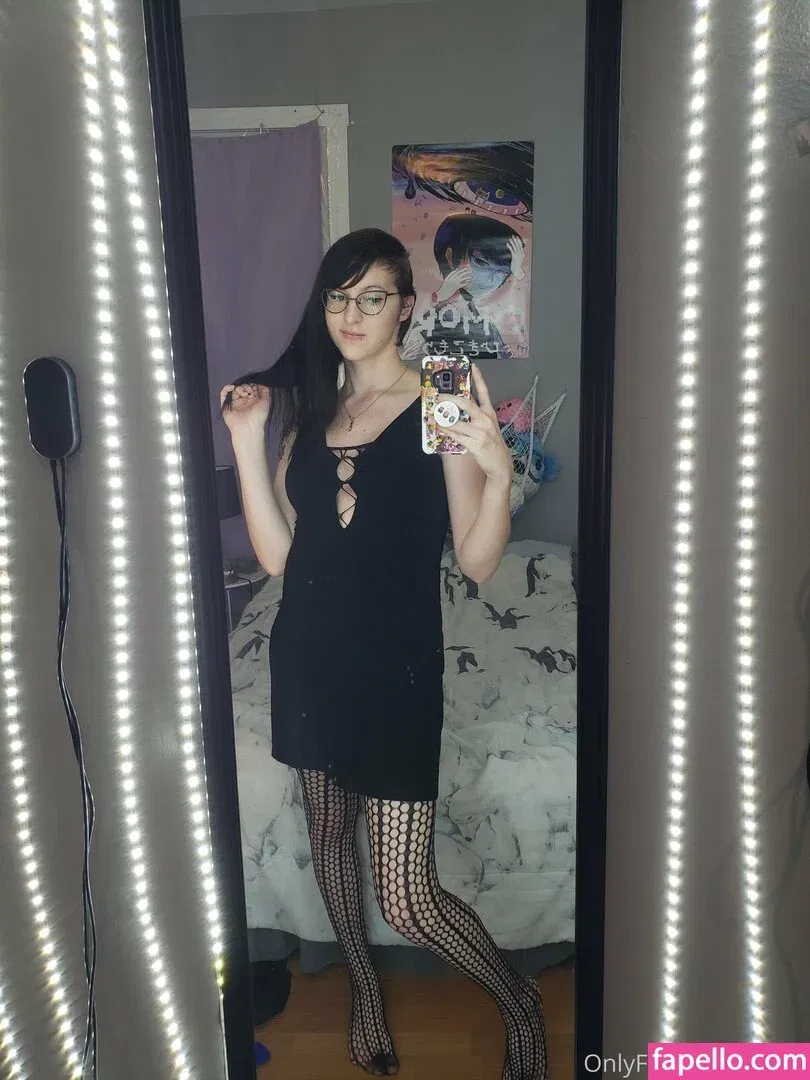 gothravemom Onlyfans Photo Gallery 