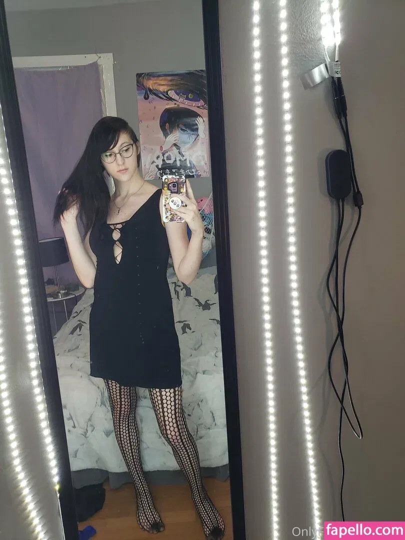 gothravemom Onlyfans Photo Gallery 