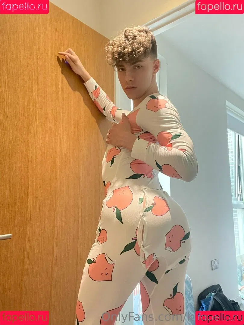 kiekie18x Onlyfans Photo Gallery 