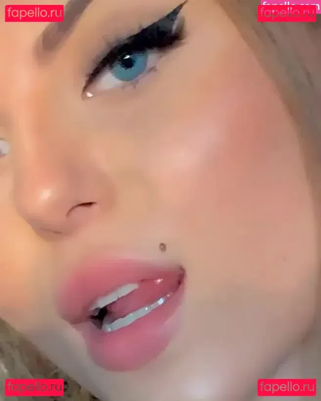 Honeyybabyydk Onlyfans Photo Gallery 