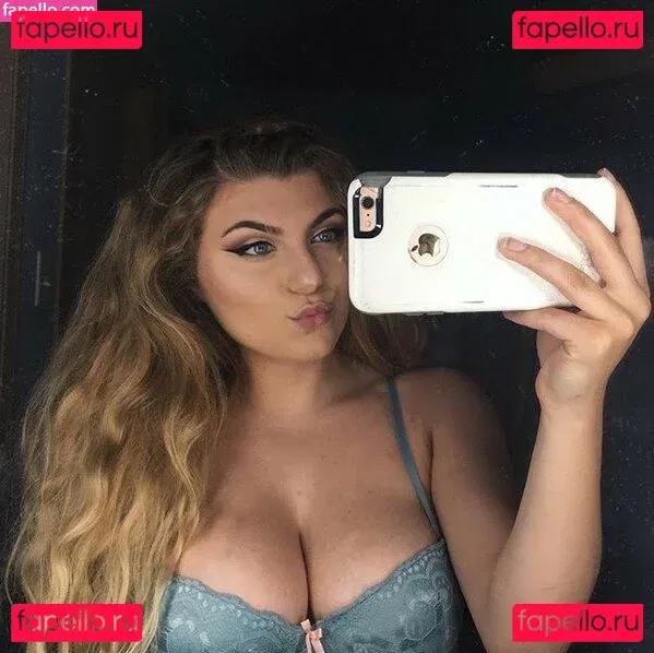 Honeyybabyydk Onlyfans Photo Gallery 