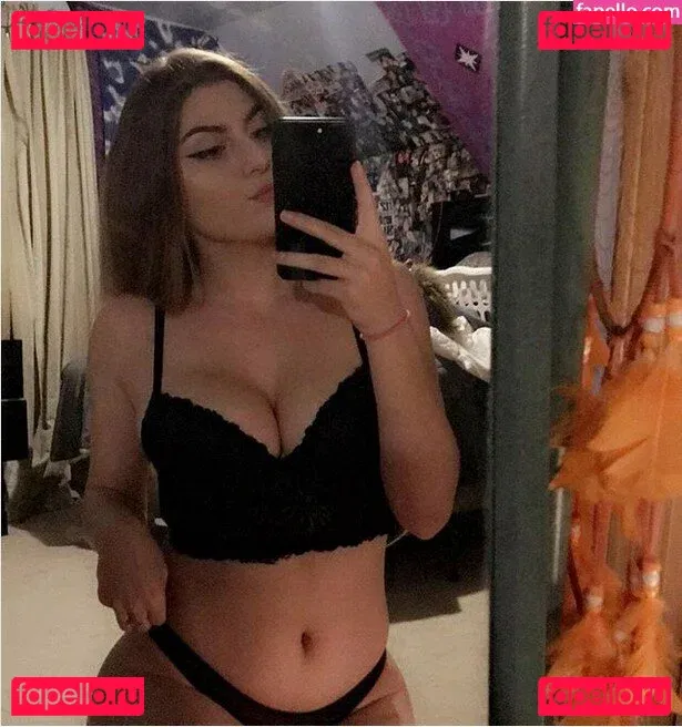 Honeyybabyydk Onlyfans Photo Gallery 