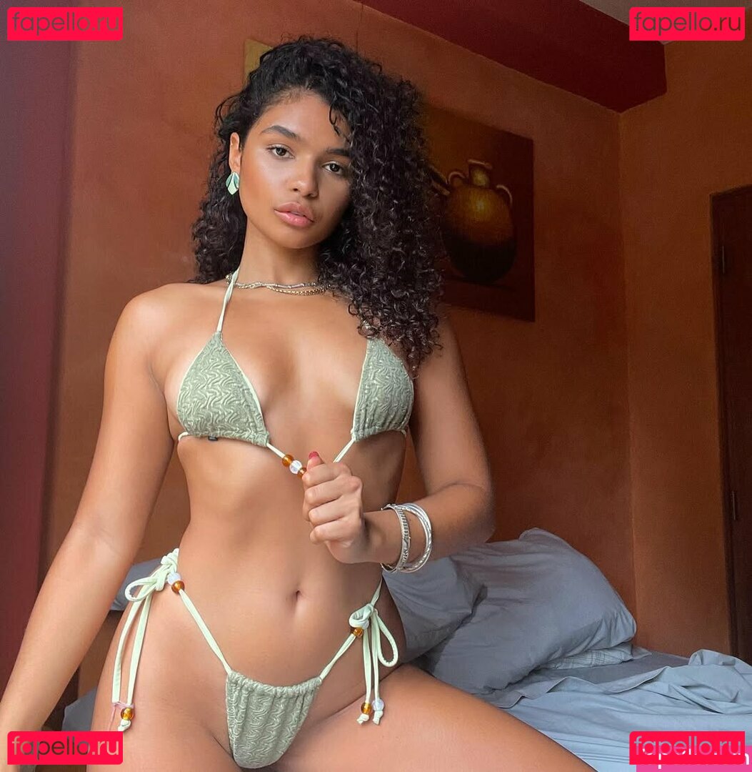 Caroline Santos Nude Onlyfans Photo 9