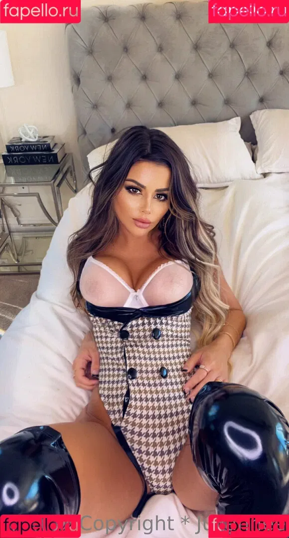 Juli.annee Onlyfans Photo Gallery 