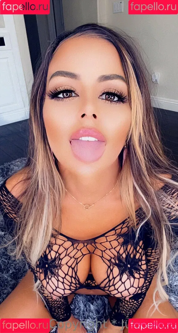 Juli.annee Onlyfans Photo Gallery 