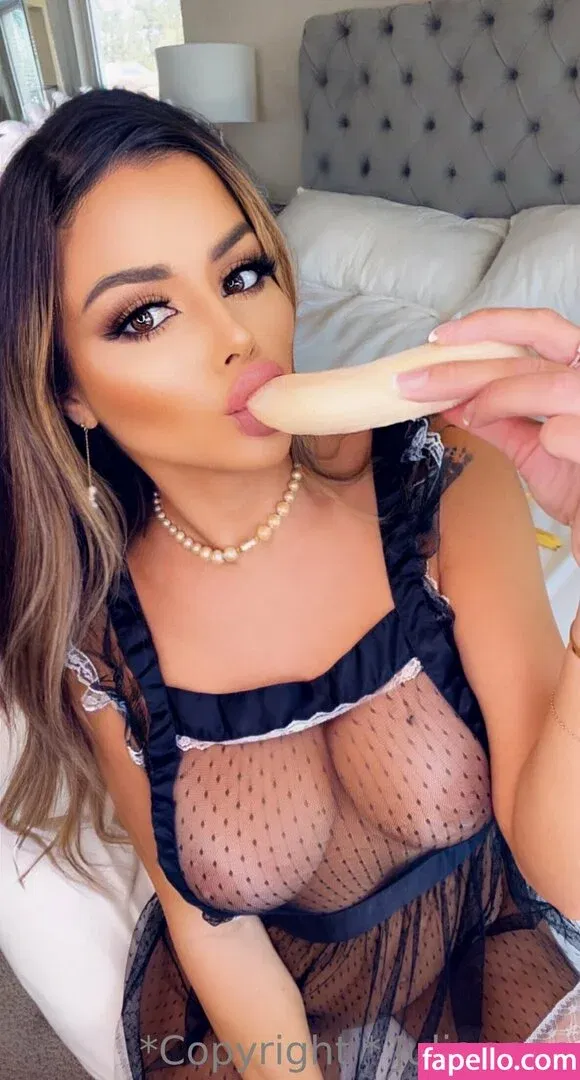 Juli.annee Onlyfans Photo Gallery 