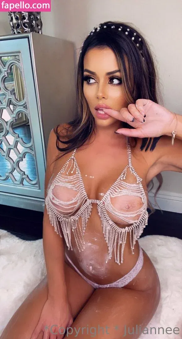 Juli.annee Onlyfans Photo Gallery 