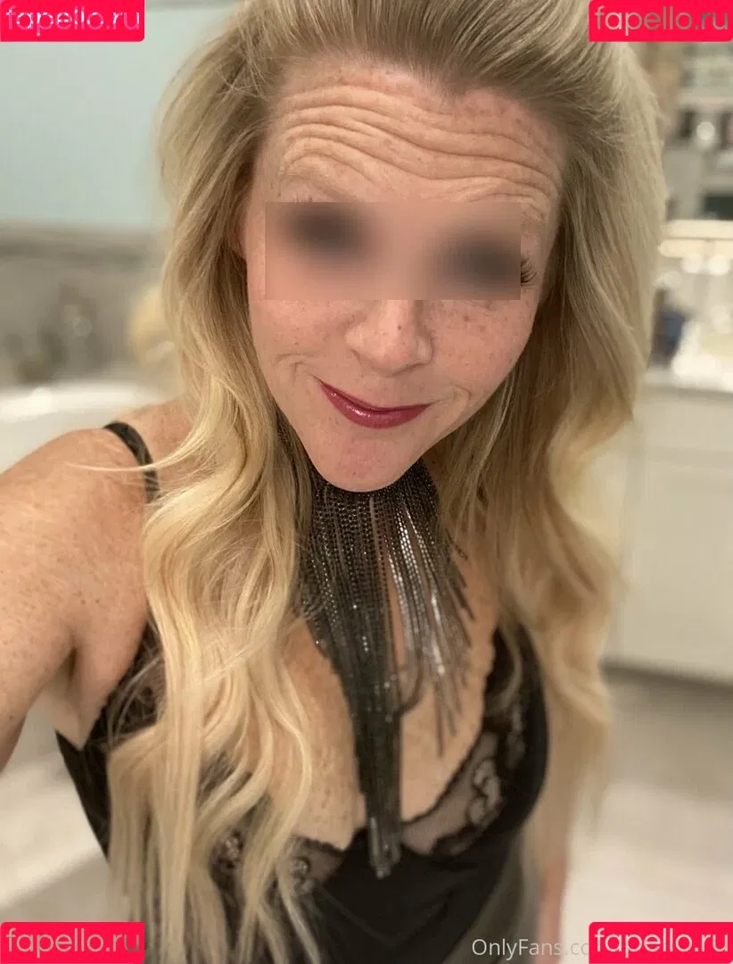 aclassymilf Onlyfans Photo Gallery 