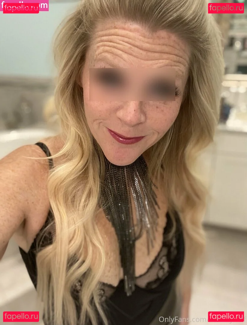 aclassymilf Onlyfans Photo Gallery 