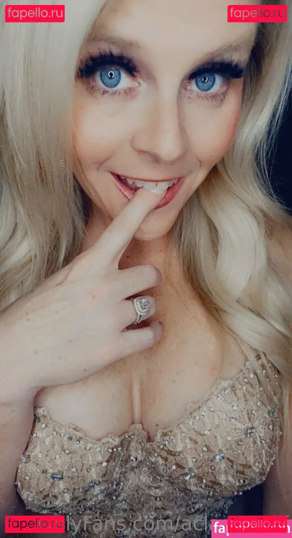 aclassymilf Onlyfans Photo Gallery 