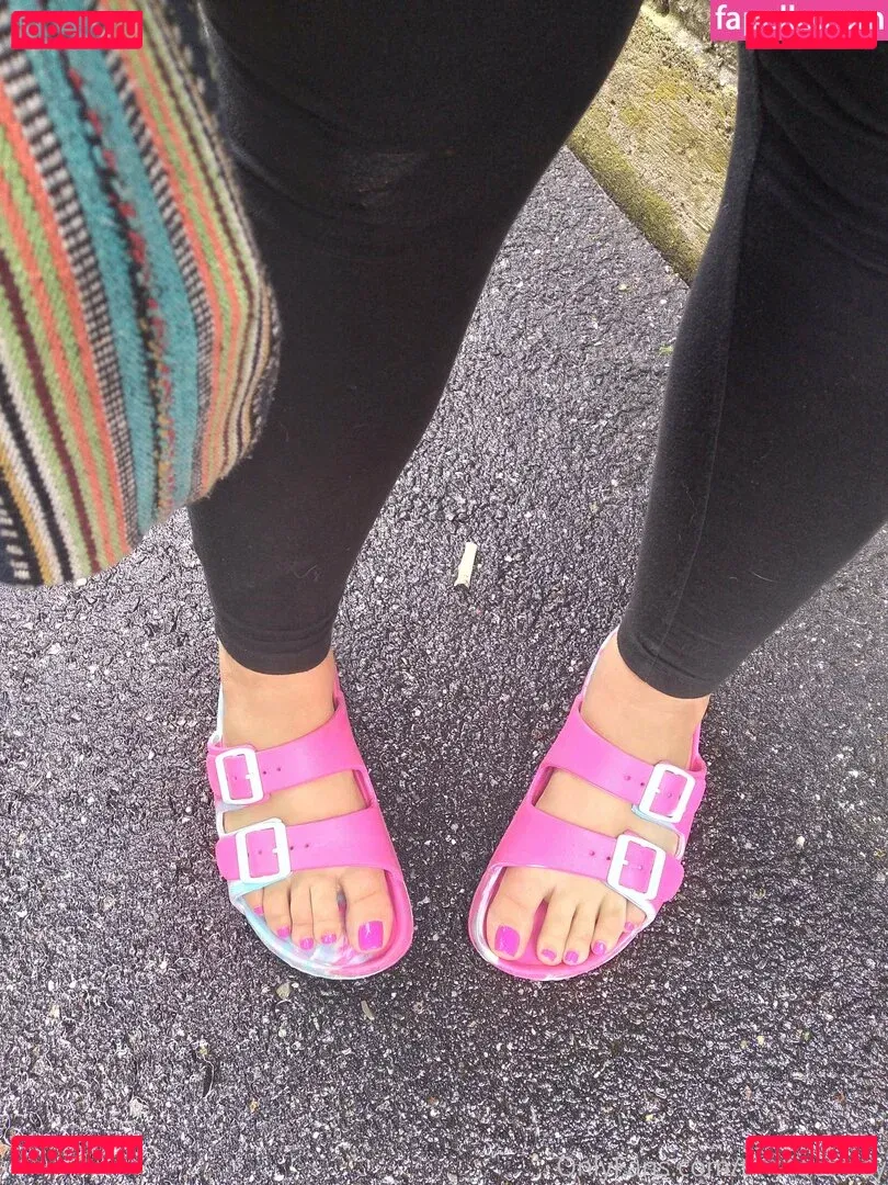 tinytoetracy Onlyfans Photo Gallery 