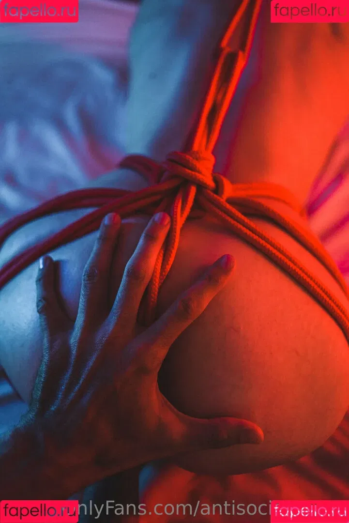 antisocial.moth Onlyfans Photo Gallery 