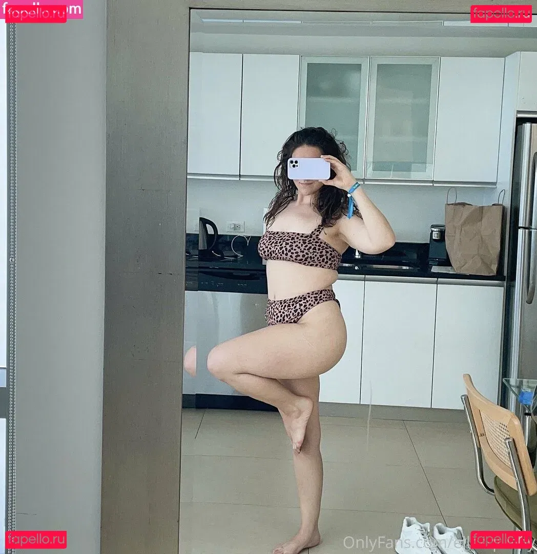 ellesfreepage Onlyfans Photo Gallery 