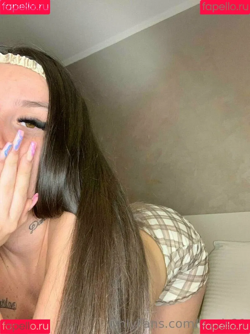 k.cris21 Onlyfans Photo Gallery 