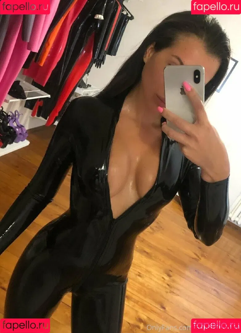 Wrapashouse Onlyfans Photo Gallery 