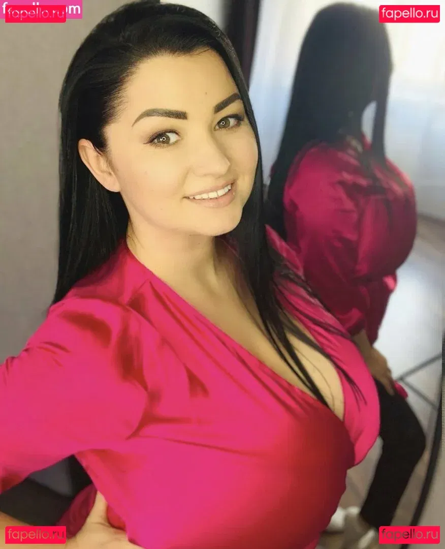 Irina P Onlyfans Photo Gallery 