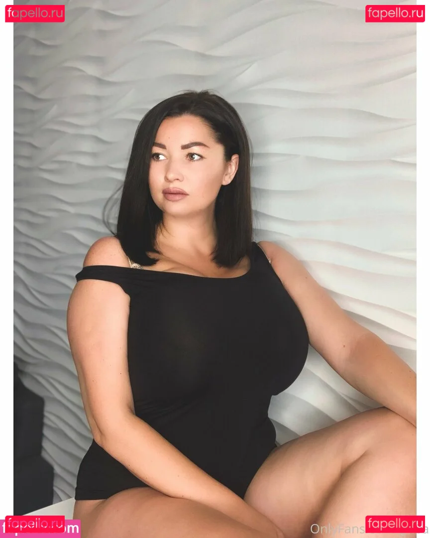 Irina P Onlyfans Photo Gallery 