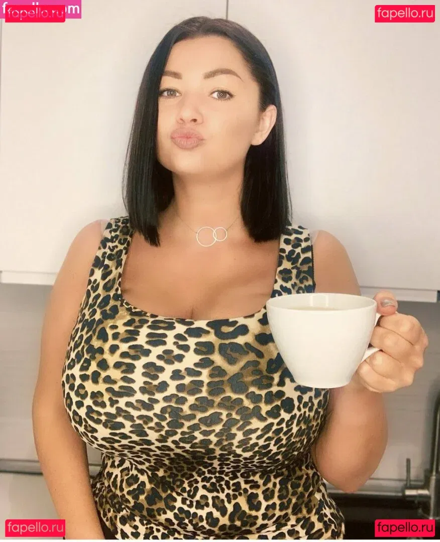 Irina P Onlyfans Photo Gallery 