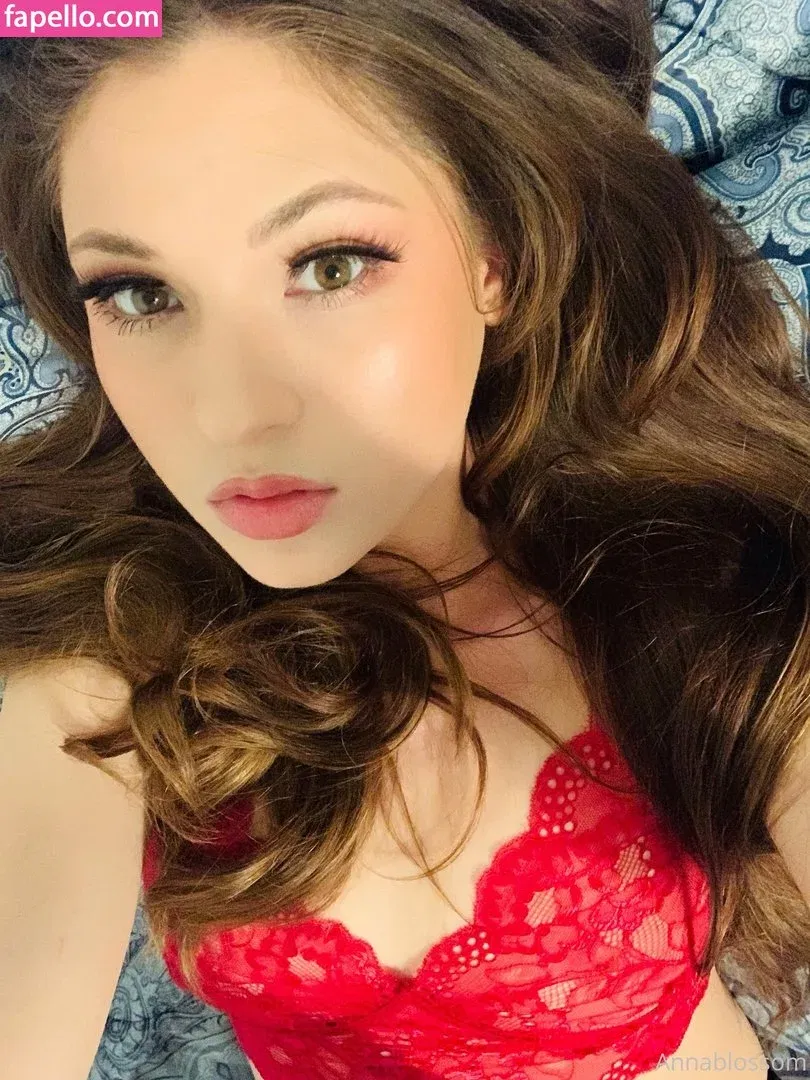 Anna Blossom Onlyfans Photo Gallery 