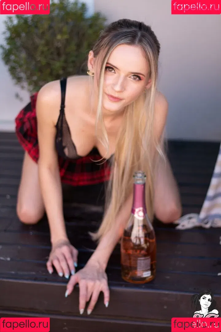Kimnina Onlyfans Photo Gallery 