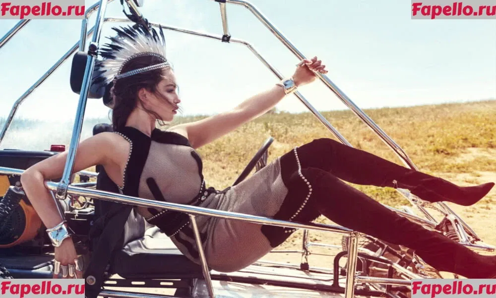 Emilia Clarke Onlyfans Photo Gallery 