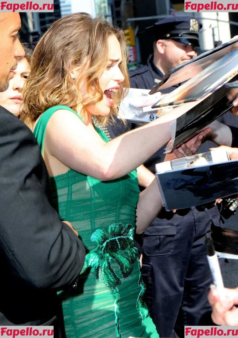 Emilia Clarke Onlyfans Photo Gallery 
