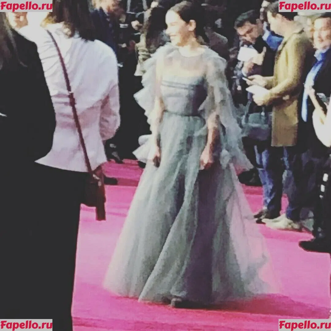 Emilia Clarke Onlyfans Photo Gallery 