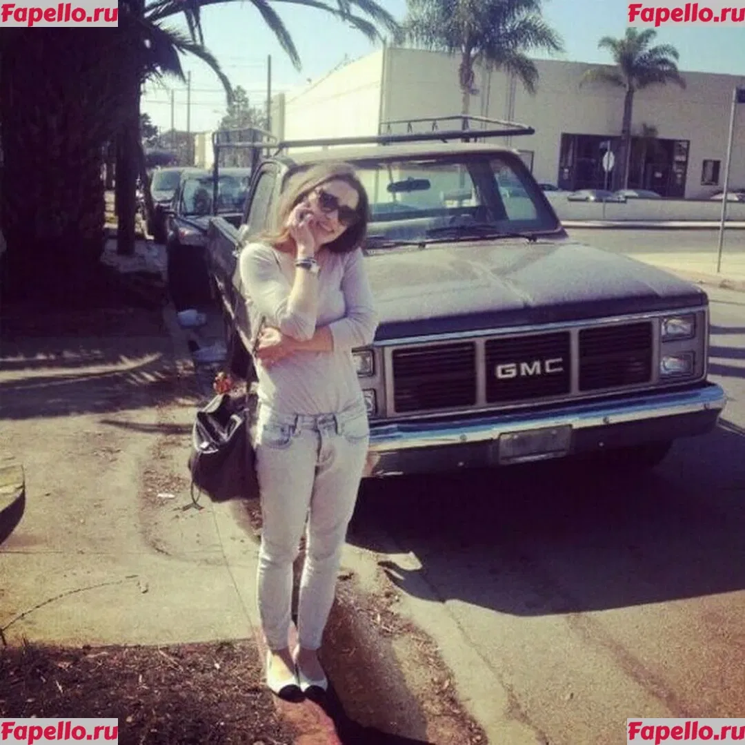 Emilia Clarke Onlyfans Photo Gallery 